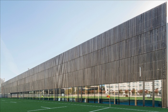 Sportanlage Le Gallo in Boulogne: eine Architektur in Thermoholz mit Charakter!