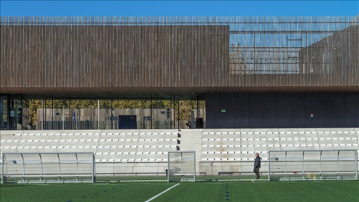 Sportanlage Le Gallo in Boulogne: eine Architektur in Thermoholz mit Charakter!