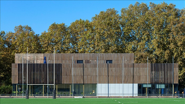 Sportanlage Le Gallo in Boulogne: eine Architektur in Thermoholz mit Charakter!