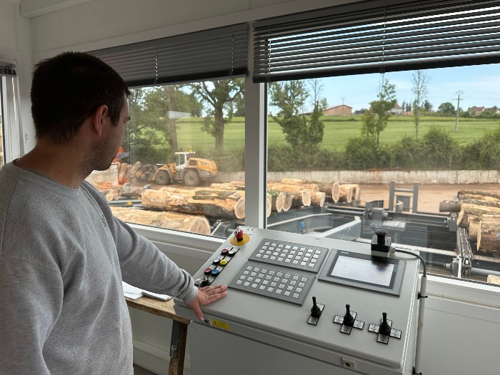Eine neue automatisierte Entrindungslinie zur Beschleunigung der Modernisierung des Sägewerks Ducerf