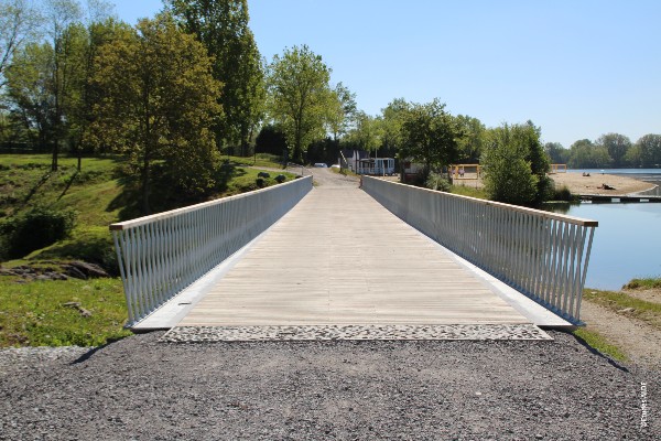Fußgängerbrücke Freizeitanlage