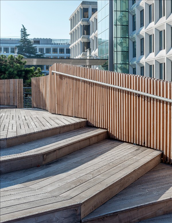 Terrassen und Treppen für die Anlage „Icade“